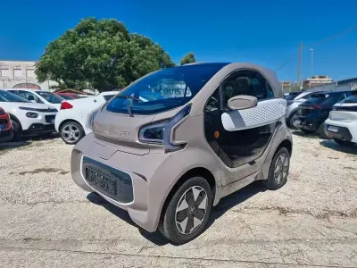 Usata XEV Yoyo 7 kW (10 CV) 2022 Beige Utilitaria