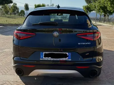 Usata Alfa Romeo Stelvio Business 160 CV (117 kW) 2022 Nero SUV