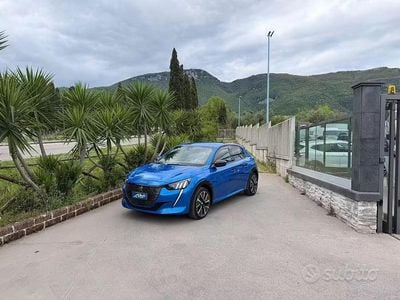 Usata Peugeot 208 GT-line 102 CV (75 kW) 2022 Utilitaria