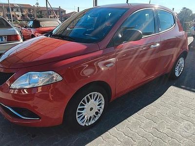 Usata Lancia Ypsilon Platinum 69 CV (50 kW) 2016 Rosso Utilitaria