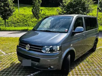 Usata VW Caravelle 102 CV (75 kW) 2012 Grigio Furgone