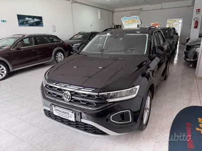 Begagnad VW T-Roc Life 150 HK (110 kW) 2022 Svart SUV