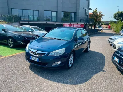 Usata Opel Astra Cosmo 110 CV (80 kW) 2010 Blu Station wagon
