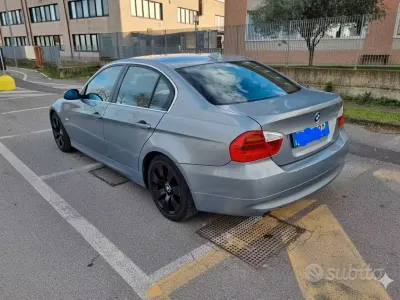 Usata BMW 325 218 CV (160 kW) 2006 Bluazzurro Berlina