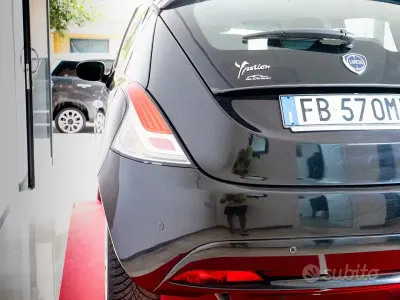 Usata Lancia Ypsilon Gold 69 CV (50 kW) 2016 Nero Utilitaria