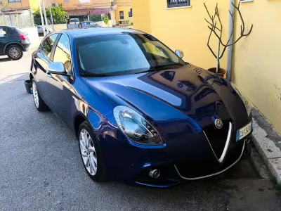 Usata Alfa Romeo Giulietta Super 120 CV (88 kW) 2020 Blu/azzurro Utilitaria