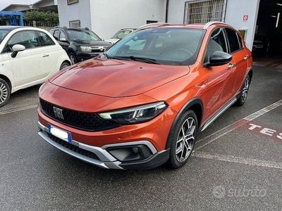 Usata Fiat Tipo Cross 130 CV (95 kW) 2022 Arancione Berlina