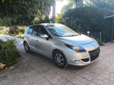 Usata Renault Scénic III XMOD 110 CV (80 kW) 2010 Grigio Monovolume
