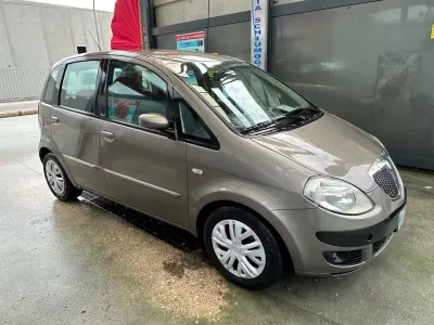 Usata Lancia Musa 89 CV (65 kW) 2007 Oro Monovolume