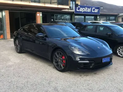 Usata Porsche Panamera 460 CV (338 kW) 2019 Blu/azzurro Utilitaria
