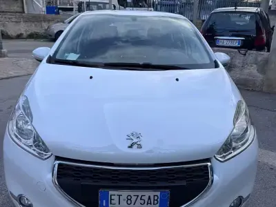 Usata Peugeot 208 Access 82 CV (60 kW) 2014 Bianco Utilitaria