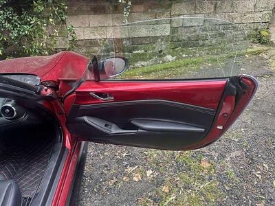 Usata Mazda MX5 Exclusive-Line 184 CV (135 kW) 2025 Rosso Cabrio