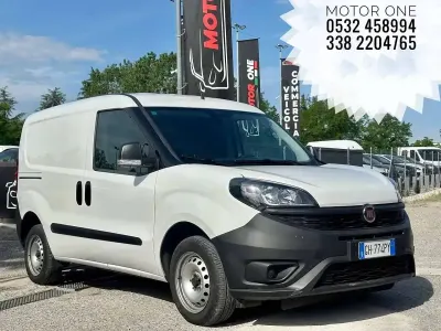 Usata Fiat Doblò 105 CV (77 kW) 2022 Bianco Monovolume