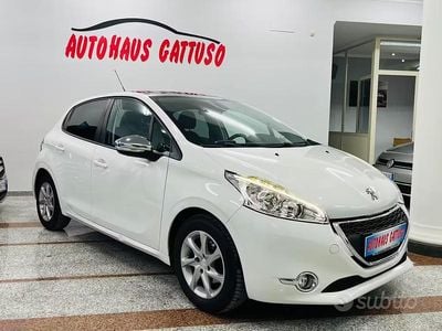 Usata Peugeot 208 Style 100 CV (73 kW) 2015 Bianco Utilitaria