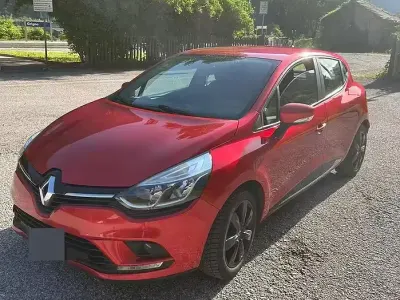 Käytetty Renault Clio IV 90 HP (66 kW) 2019 Punainen Sedan