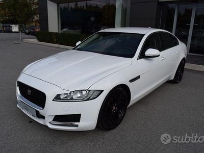 Usata Jaguar XF Prestige 180 CV (132 kW) 2016 Bianco Berlina