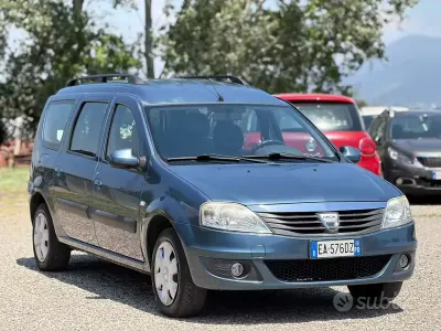 Usado Dacia Logan MCV 75 CV (55 kW) 2010 Azul Familiar