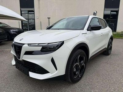 Nuova Alfa Romeo Junior Edizione Speciale 145 CV (106 kW) 2026 Bianco SUV