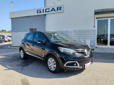 Käytetty Renault Captur 90 HP (66 kW) 2014 Musta Katumaasturi