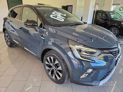 Usata Renault Captur Techno 101 CV (74 kW) 2023 Grigio SUV