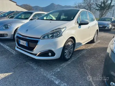 Usata Peugeot 208 Allure 82 CV (60 kW) 2017 Bianco Utilitaria