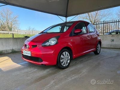 Usata Toyota Aygo 68 CV (50 kW) 2008 Rosso Utilitaria