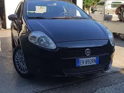 Usata Fiat Punto Easy 77 CV (56 kW) 2013 Utilitaria