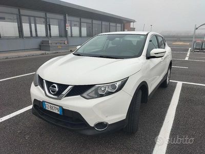 Usata Nissan Qashqai Acenta Premium 116 CV (85 kW) 2015 Bianco SUV