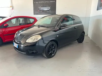 Begagnad Lancia Ypsilon 75 HK (55 kW) 2010 Svart Halvkombi
