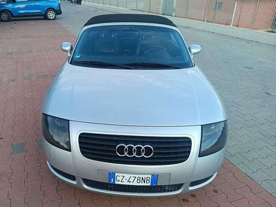 Usata Audi TT Roadster 179 CV (131 kW) 1999 Argento Cabrio