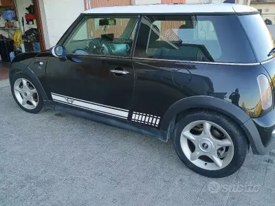 Usata Mini ONE 75 CV (55 kW) 2004 Nero Utilitaria