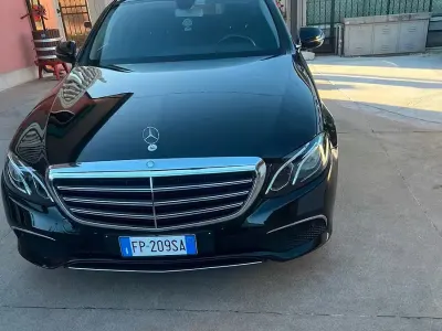 Usata Mercedes E220 Premium 194 CV (142 kW) 2018 Nero Station wagon