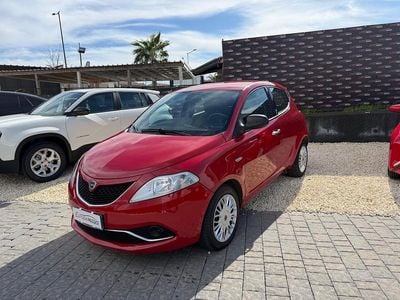 Usata Lancia Ypsilon 95 CV (69 kW) 2015 Rosso Utilitaria
