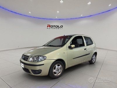 Usata Fiat Punto Dynamic 69 CV (50 kW) 2005 Oro Utilitaria