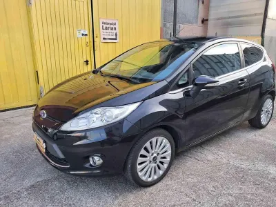 Usata Ford Fiesta Titanium 90 CV (66 kW) 2009 Nero Utilitaria