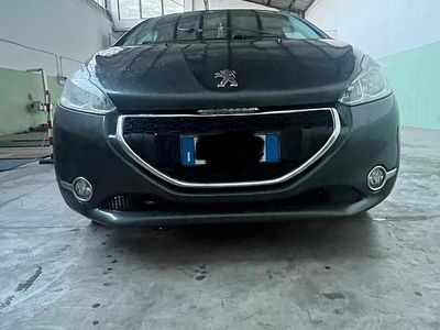 Grigio Usata 2014 Peugeot 208 Utilitaria | 6500 € (Buon prezzo)