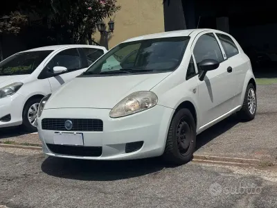 Usata Fiat Grande Punto S 75 CV (55 kW) 2011 Bianco Utilitaria