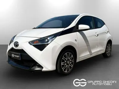 Usata Toyota Aygo X-play 72 CV (52 kW) 2019 Bianco Utilitaria
