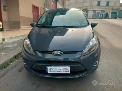 Usata Ford Fiesta Business Edition 70 CV (51 kW) 2011 Grigio Berlina