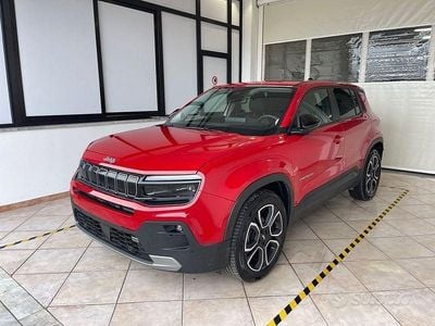 Begagnad Jeep Avenger Summit 101 HK (74 kW) 2023 Röd SUV