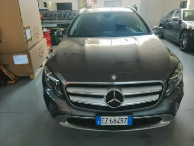 Usata Mercedes GLA200 135 CV (99 kW) 2015 Grigio SUV