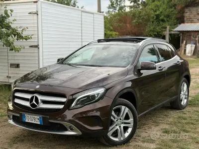 Usata Mercedes GLA200 136 CV (100 kW) 2016 Marrone SUV