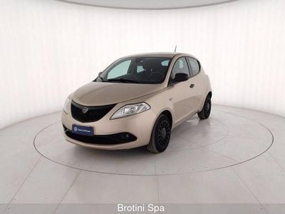 Usata Lancia Ypsilon Gold 69 CV (50 kW) 2020 Grigio metallizzato Utilitaria