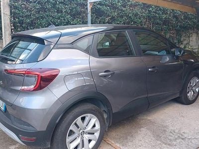 Usata Renault Captur 100 CV (73 kW) 2023 Grigio SUV