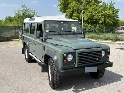 Gebraucht Land Rover Defender 122 PS (89 kW) 2009 Grün Kombi