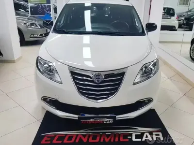 Usado Lancia Ypsilon Gold 69 CV (50 kW) 2011 Blanco Utilitario
