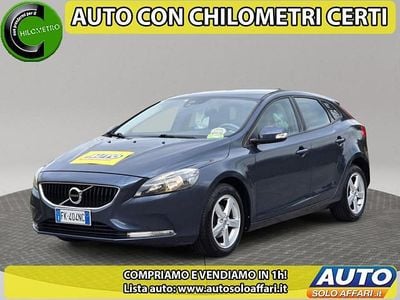 Usata Volvo V40 Business Edition 120 CV (88 kW) 2017 Blu Berlina