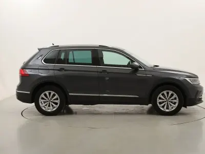 Usata VW Tiguan Life 122 CV (89 kW) 2023 Grigiogrigio SUV