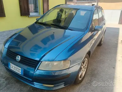 Usata Fiat Stilo 101 CV (74 kW) 2005 Blu Station wagon