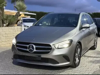 Usata Mercedes B180 116 CV (85 kW) 2020 Grigio Utilitaria